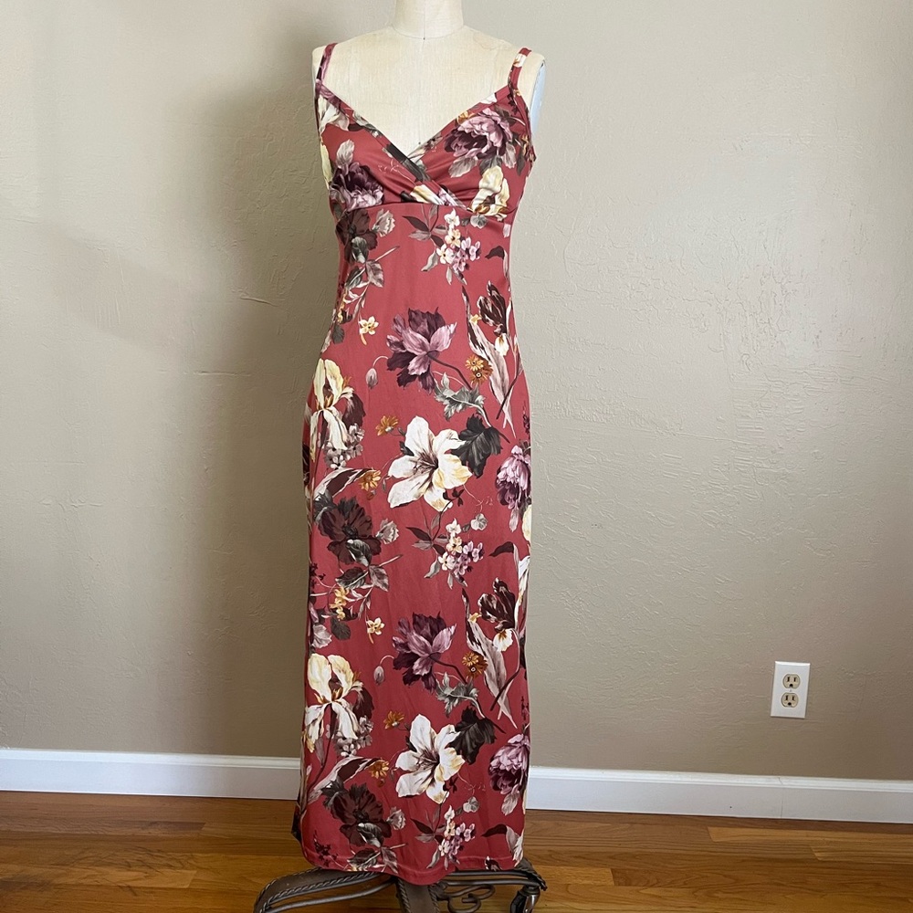 Form fitting floral spring/summer dress